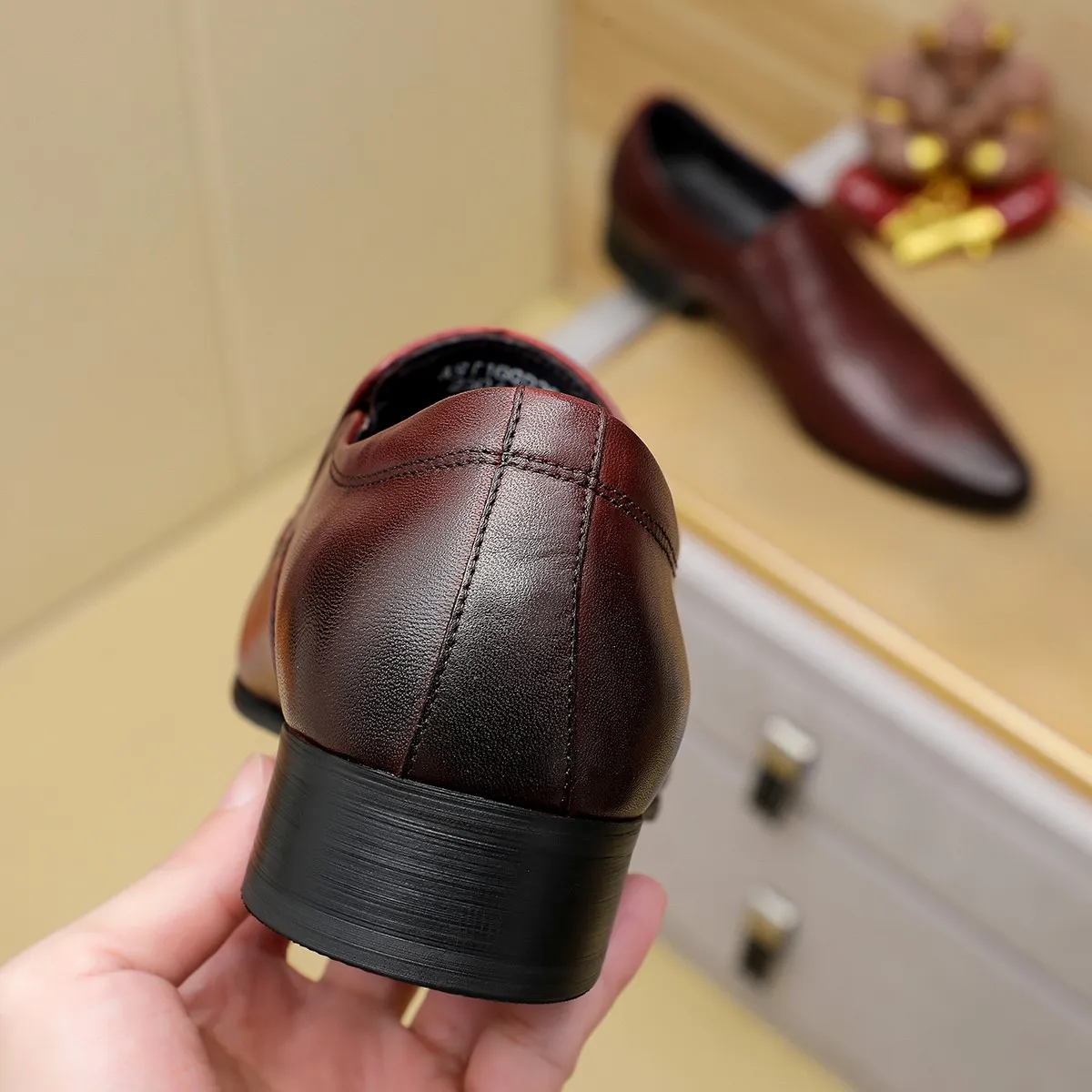 Men's shoes 💰540 💰 Louis Vuitton LV ® Autumn and Winter 🆕 models 🔛Full shoe counter First layer cowhide, 🐂Leather lined casual shoes for men, super soft outsole, essential for driving. Counter synchronization Original first layer cowhide Completely 1:1 mold customization 🌹Top version, 3 colors available! Number: 38-45 (37.46. Customized)